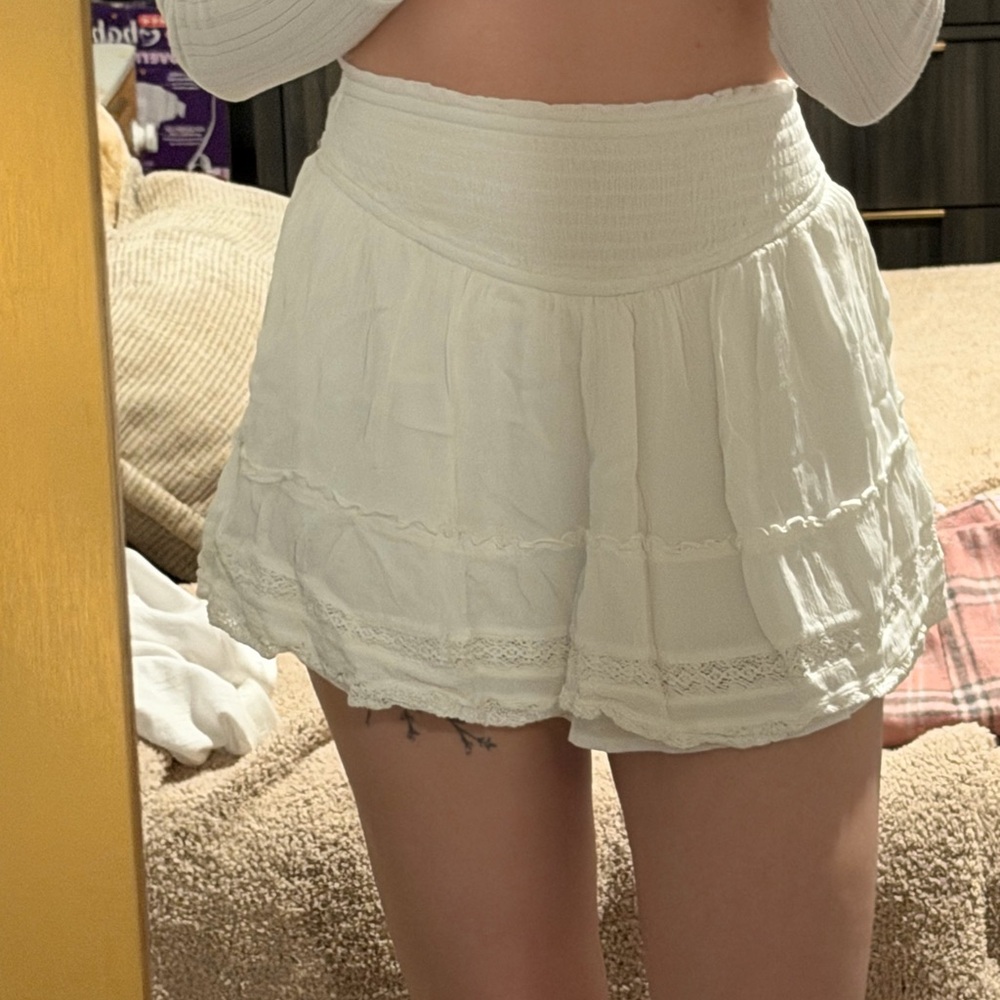 Hollister Cream Smocked-Waist Lace-Trim Skort